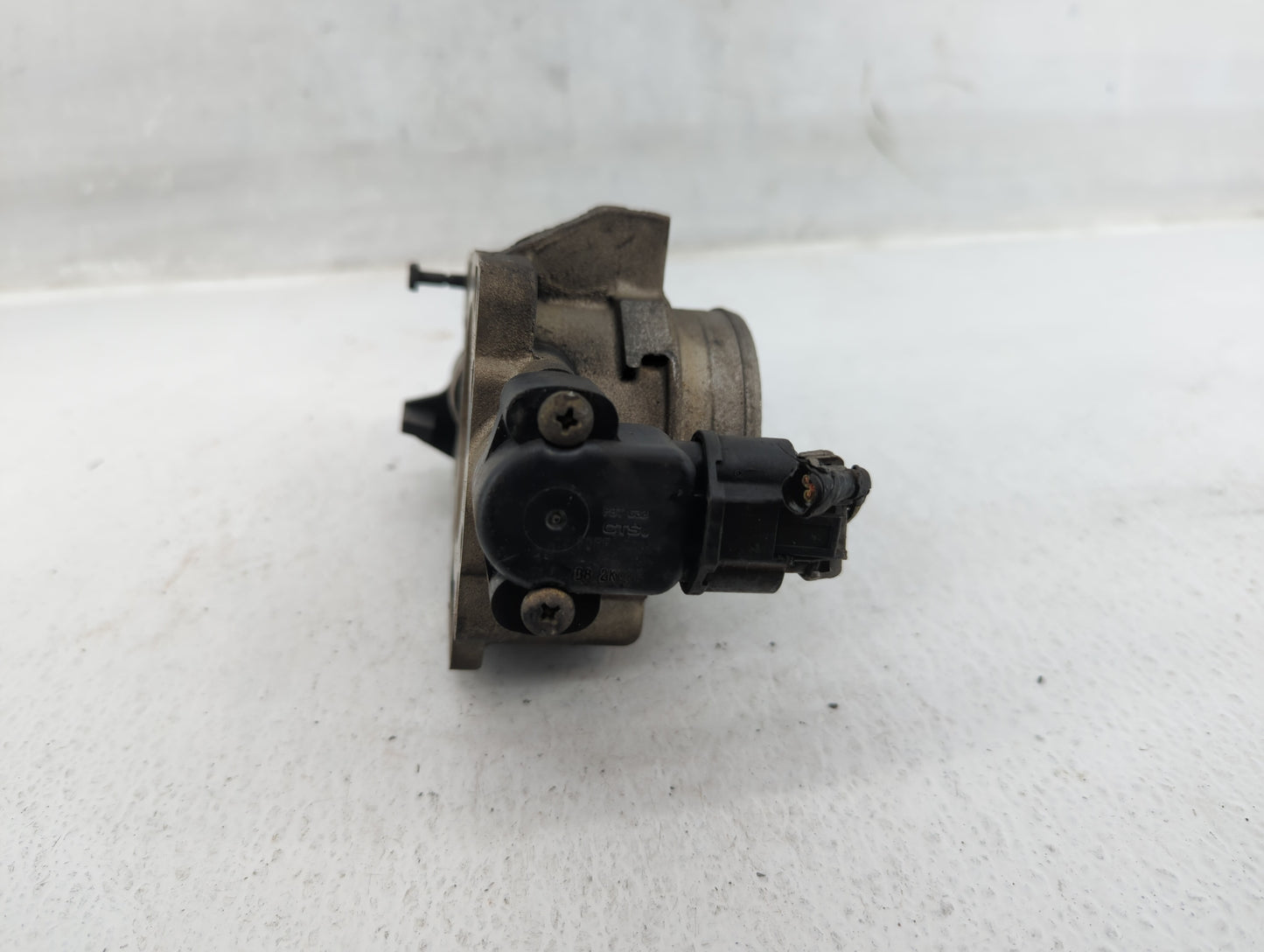 2002-2004 Mazda Tribute Throttle Body Fits Fits 2002 2003 2004 OEM Used Auto Parts - Oemusedautoparts1.com
