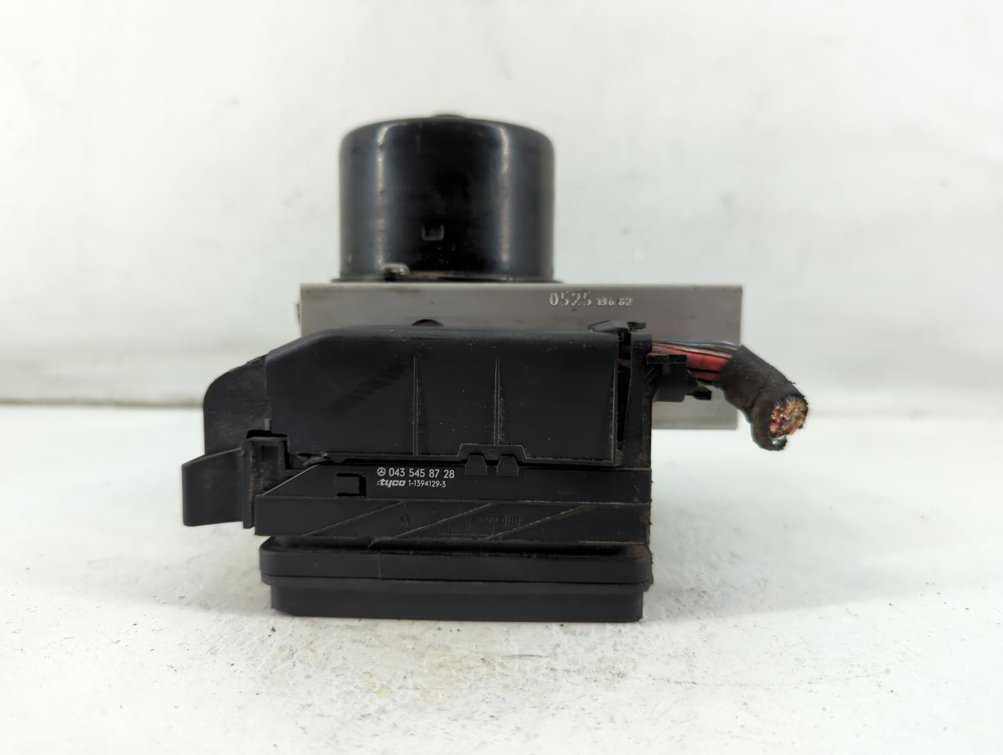 2003-2005 Mercedes-Benz C230 ABS Pump Control Module Replacement P/N:A 004 431 54 12 Fits Fits 2003 2004 2005 OEM Used Auto 