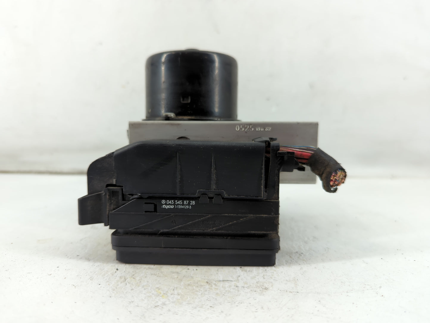 2003-2005 Mercedes-Benz C230 ABS Pump Control Module Replacement P/N:A 004 431 54 12 Fits Fits 2003 2004 2005 OEM Used Auto 