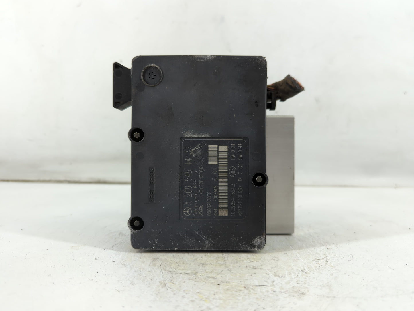 2003-2005 Mercedes-Benz C230 ABS Pump Control Module Replacement P/N:A 004 431 54 12 Fits Fits 2003 2004 2005 OEM Used Auto 