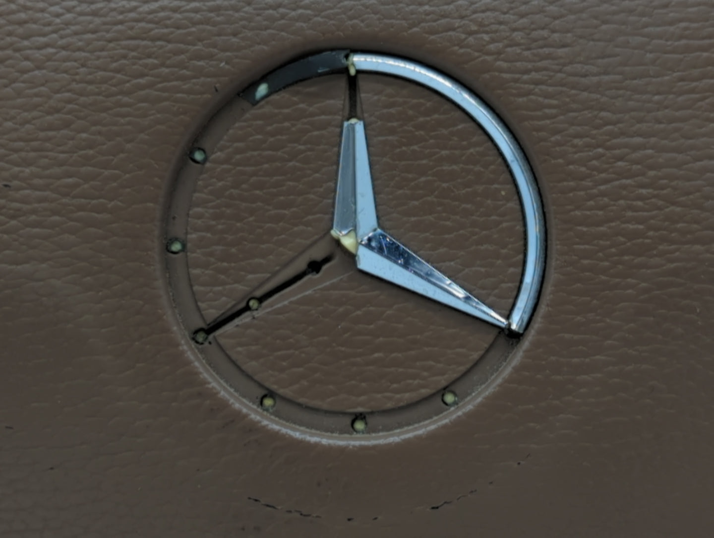 2001-2005 Mercedes-benz C240 Air Bag Passenger Right Knee Oem Brown - Oemusedautoparts1.com