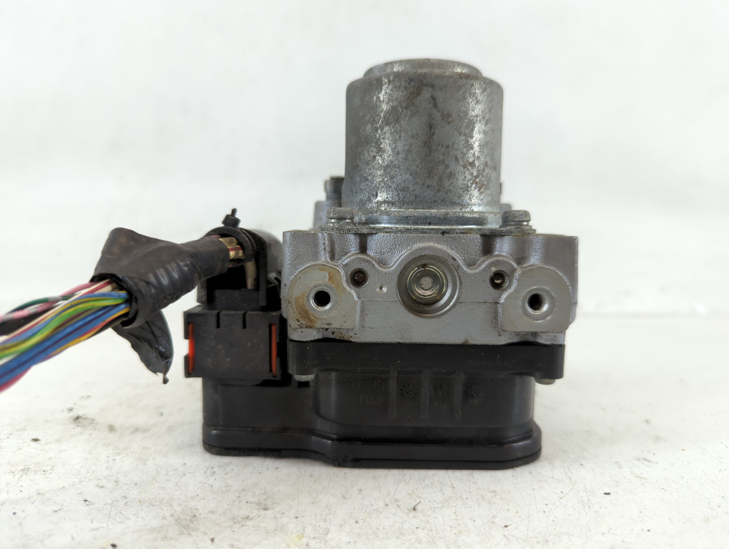 2003-2005 Mercedes-Benz C320 ABS Pump Control Module Replacement P/N:A25L221622 5L221622 Fits Fits 2003 2004 2005 OEM Used A