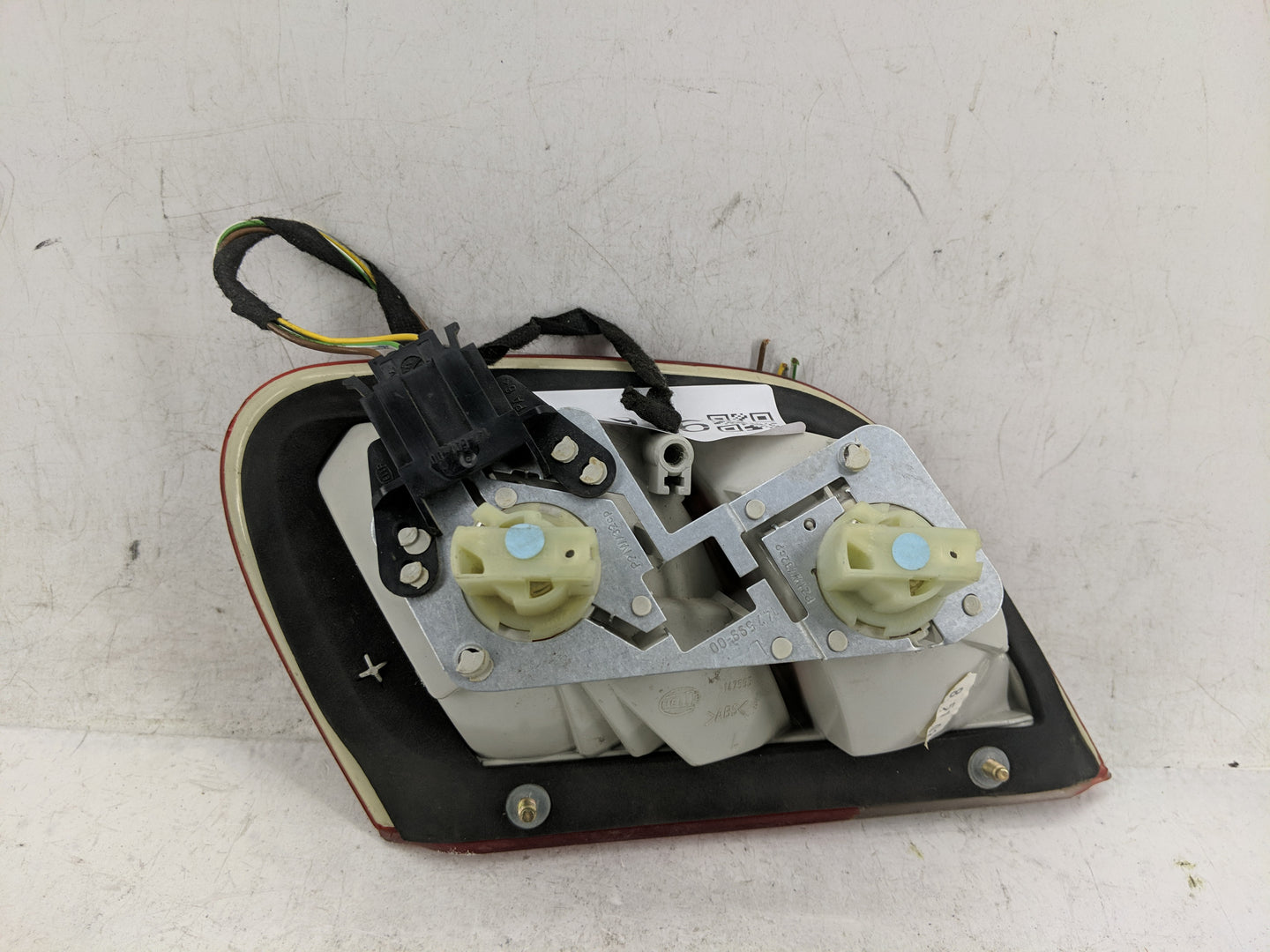 2003 Mercedes-benz Clk320 Driver Left Side Deck Lid Mounted Tail Light - Oemusedautoparts1.com