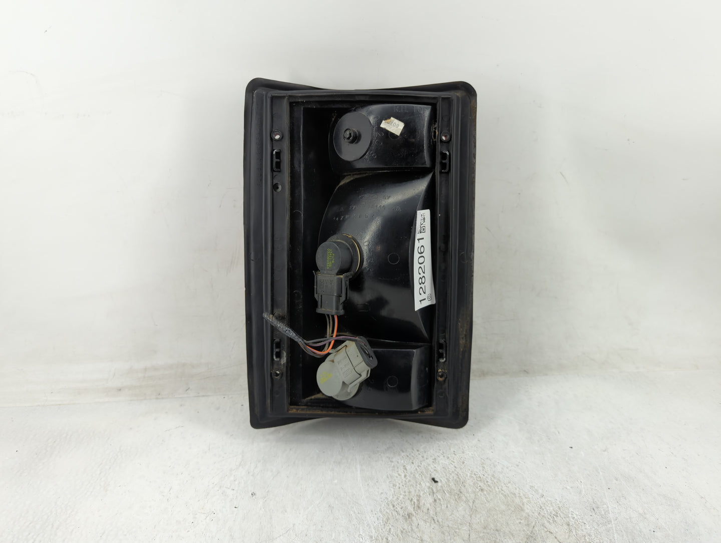 2003 Mercedes-Benz E250 Tail Light Assembly Passenger Right OEM P/N:44ZH815A Fits OEM Used Auto Parts - Oemusedautoparts1.co