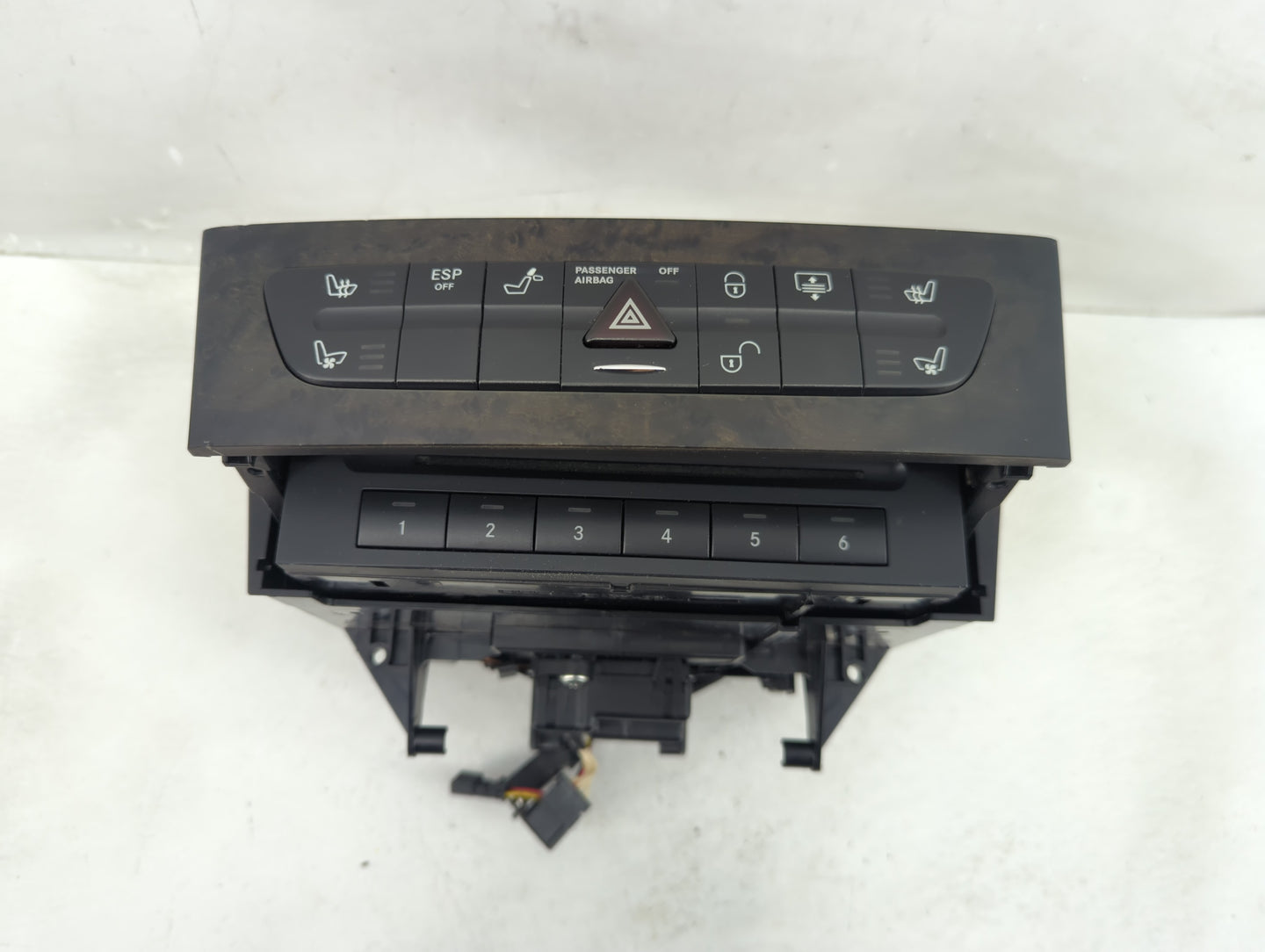 2003-2004 Mercedes-Benz E320 Radio AM FM Cd Player Receiver Replacement Fits Fits 2003 2004 OEM Used Auto Parts - Oemusedaut