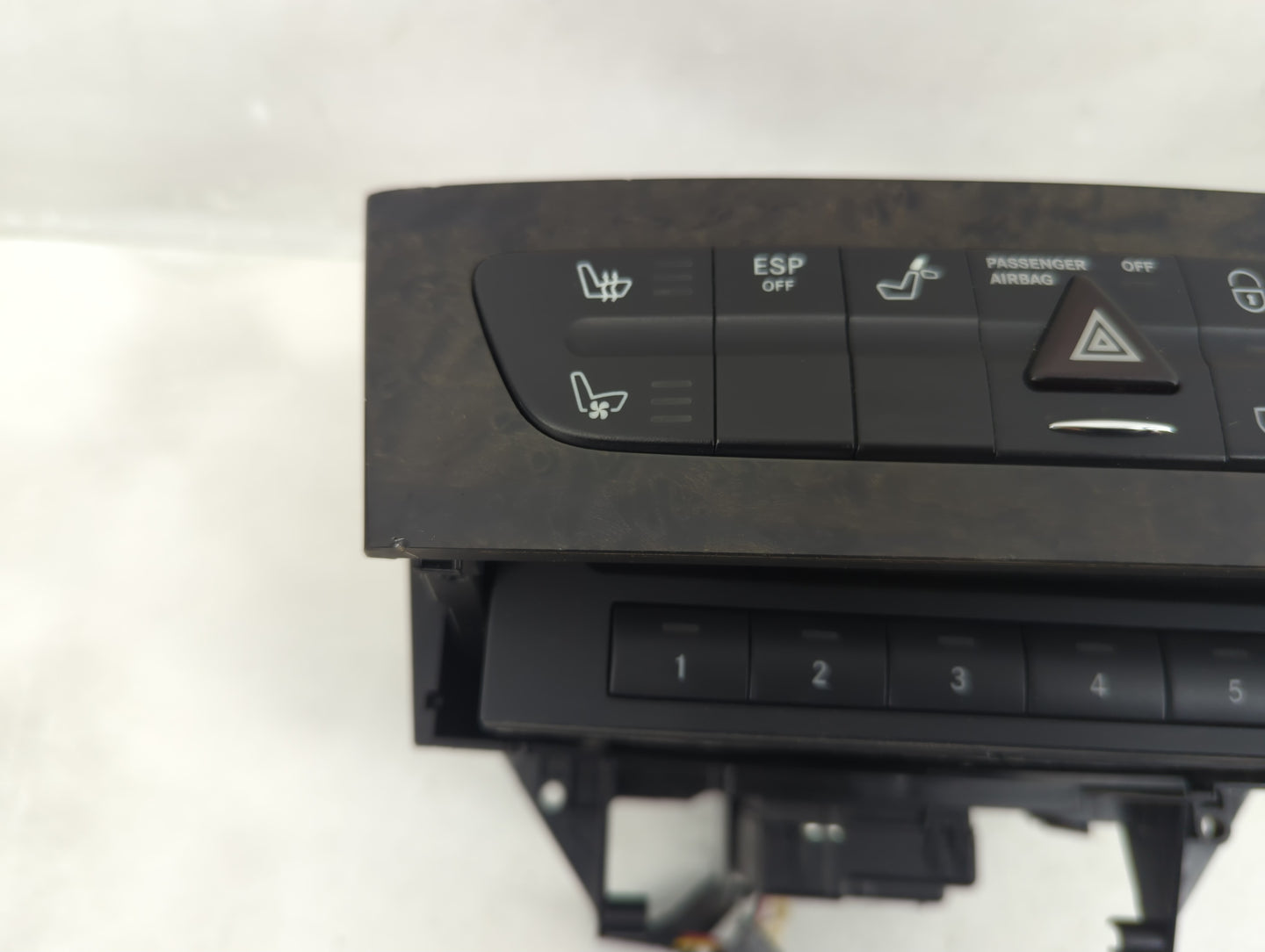 2003-2004 Mercedes-Benz E320 Radio AM FM Cd Player Receiver Replacement Fits Fits 2003 2004 OEM Used Auto Parts - Oemusedaut