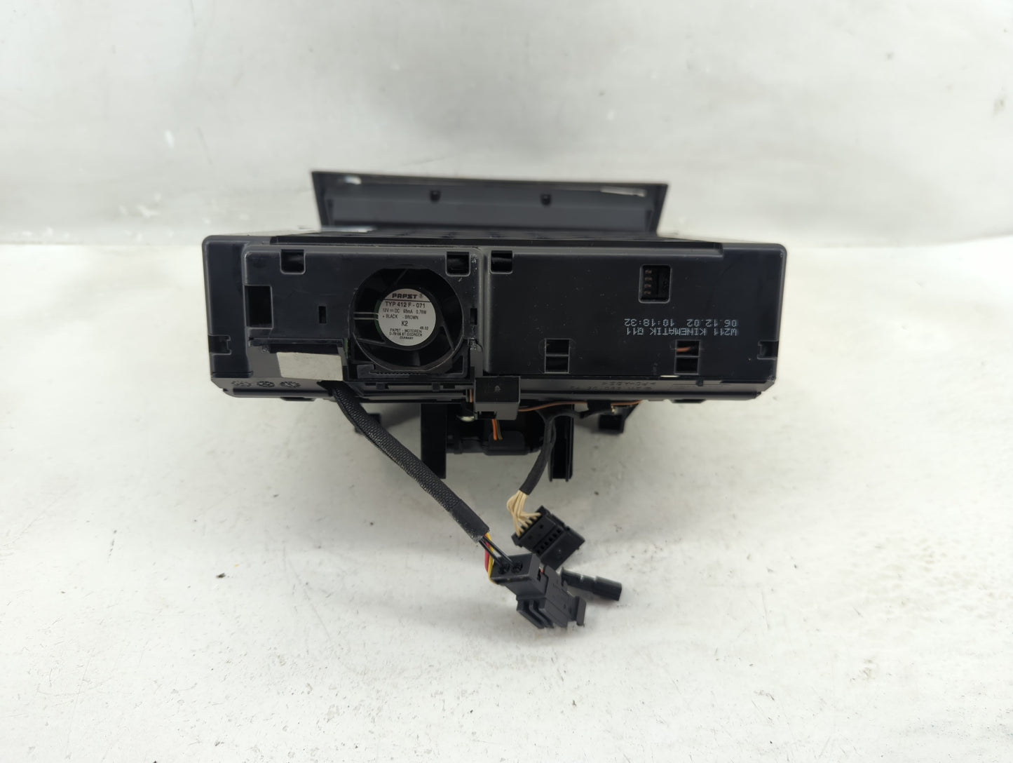 2003-2004 Mercedes-Benz E320 Radio AM FM Cd Player Receiver Replacement Fits Fits 2003 2004 OEM Used Auto Parts - Oemusedaut