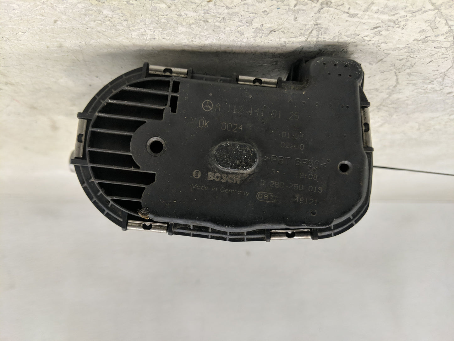 2001-2003 Mercedes-Benz Ml320 Throttle Body P/N:A 112 141 01 25 0 280 750 019 Fits Fits 2001 2002 2003 2004 2005 2006 OEM Us