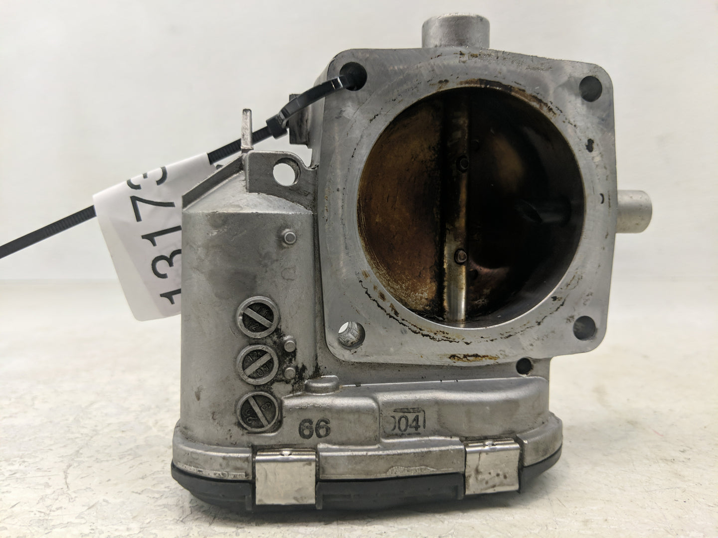 2001-2003 Mercedes-Benz Ml320 Throttle Body P/N:A 112 141 01 25 0 280 750 019 Fits Fits 2001 2002 2003 2004 2005 2006 OEM Us