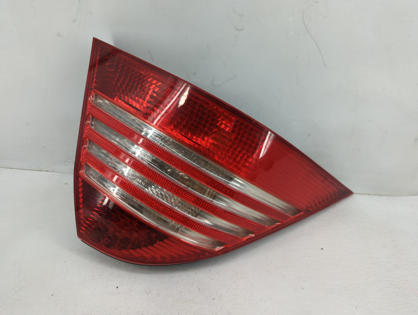 2006 Mercedes-Benz S350 Tail Light Assembly Driver Left OEM P/N:A2208200764 Fits Fits 2003 2004 2005 OEM Used Auto Parts - O