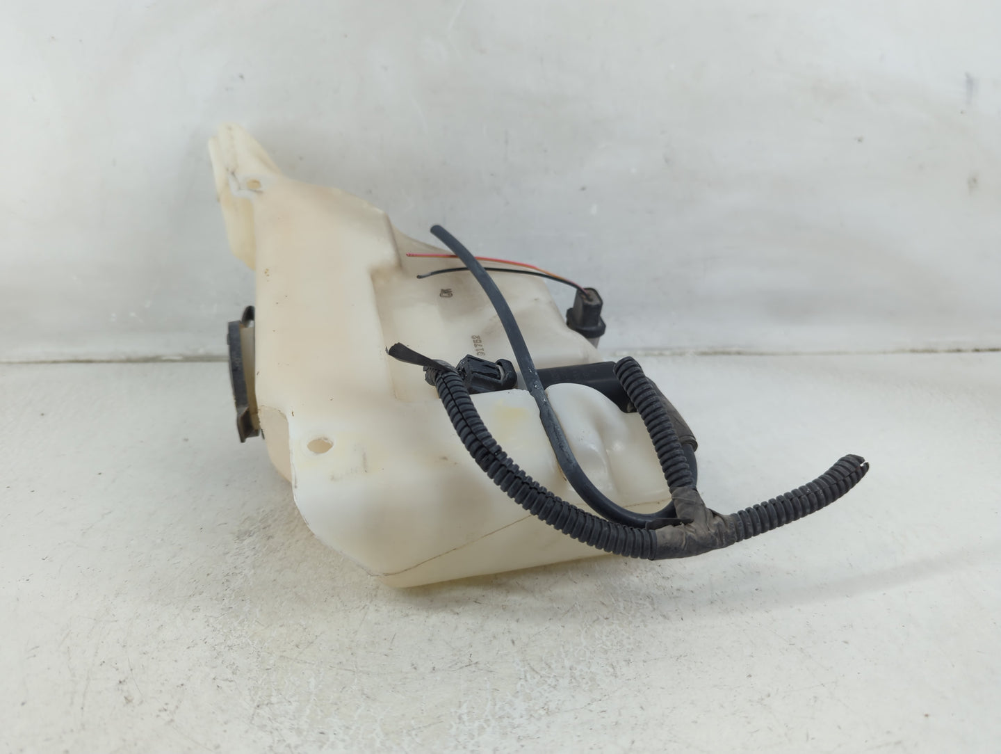 2000 Mercury Grand Marquis Windshield Washer Fluid Reservoir Bottle Oem - Oemusedautoparts1.com