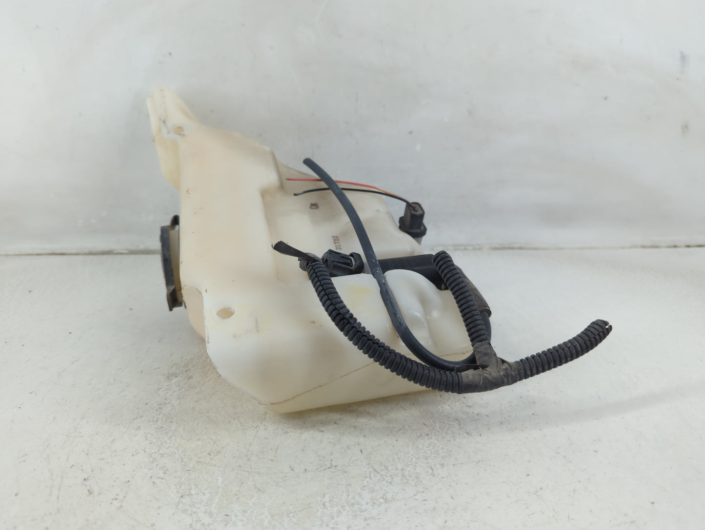 2000 Mercury Grand Marquis Windshield Washer Fluid Reservoir Bottle Oem - Oemusedautoparts1.com