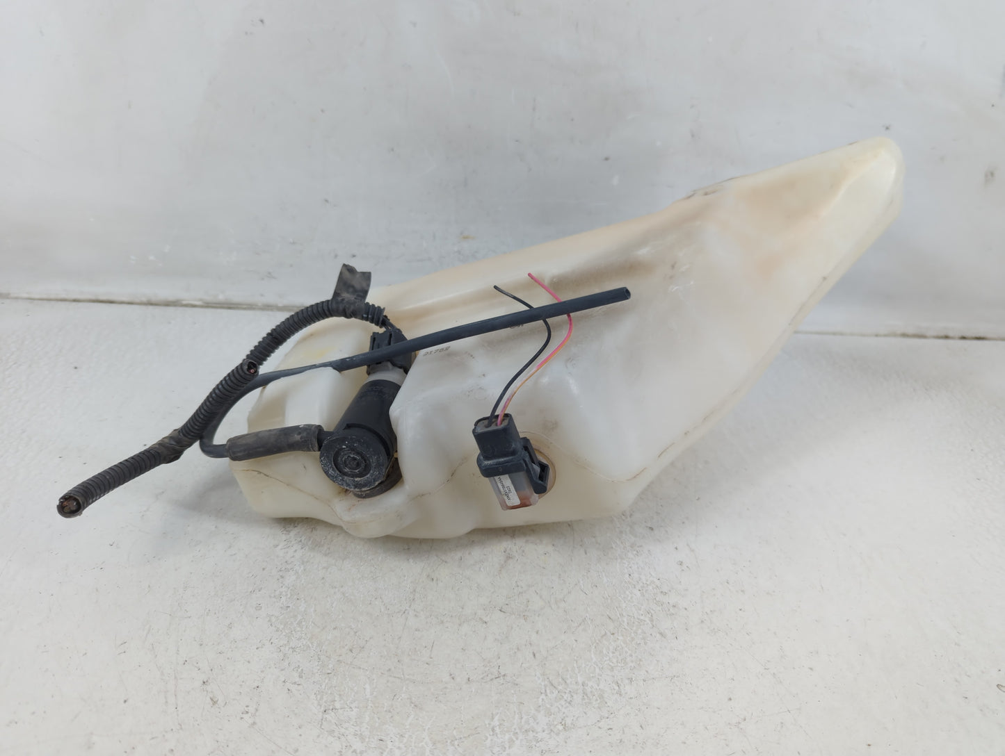 2000 Mercury Grand Marquis Windshield Washer Fluid Reservoir Bottle Oem - Oemusedautoparts1.com