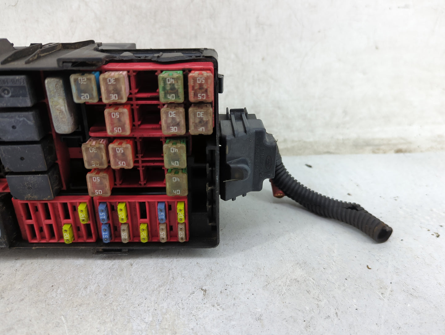 2003-2005 Mercury Grand Marquis Fusebox Fuse Box Panel Relay Module P/N:F8AB-14B192-AA F0AB-14B192-AA Fits Fits 2003 2004 20