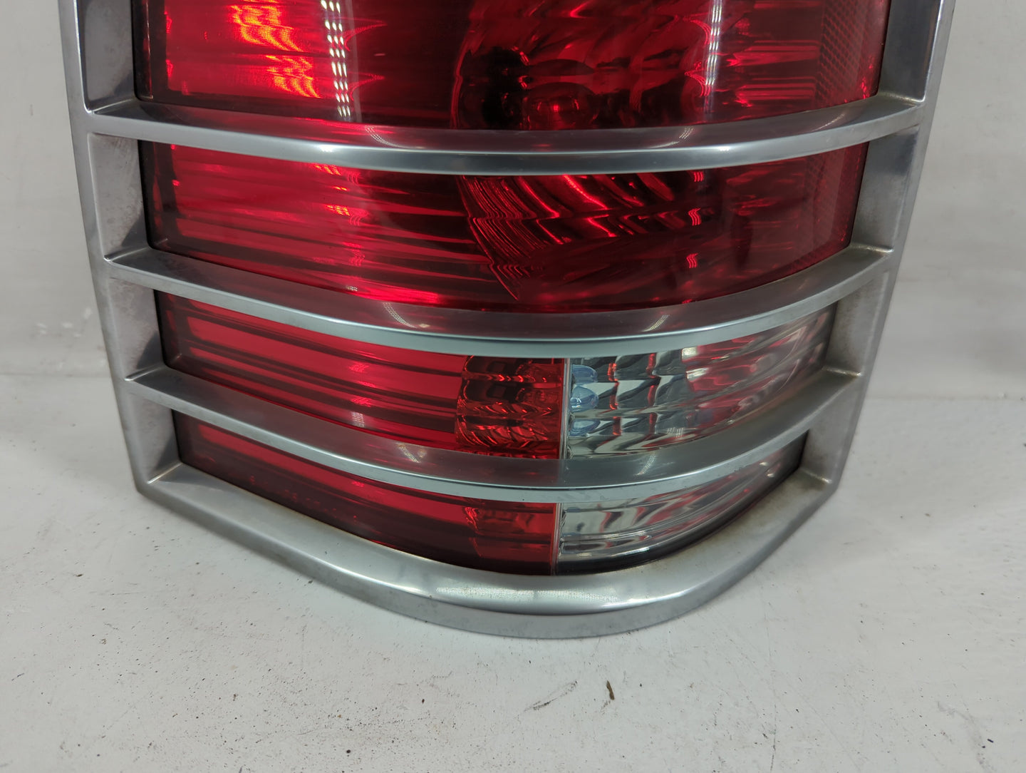 2002-2005 Mercury Mountaineer Tail Light Assembly Driver Left OEM P/N:ASY-IL2X-13B505-A Fits Fits 2002 2003 2004 2005 OEM Us