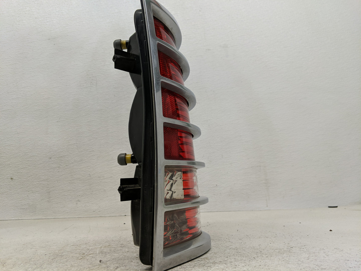 2002-2005 Mercury Mountaineer Tail Light Assembly Passenger Right OEM P/N:IL2X-13B504-A Fits Fits 2002 2003 2004 2005 OEM Us