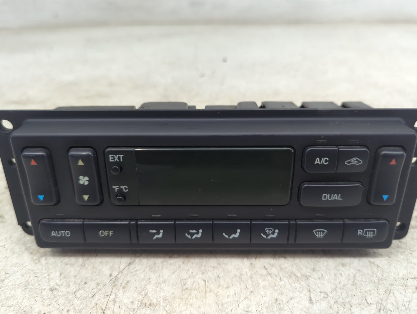 2002-2003 Mercury Mountaineer Climate Control Module Temperature AC/Heater Replacement Fits Fits 2002 2003 OEM Used Auto Par