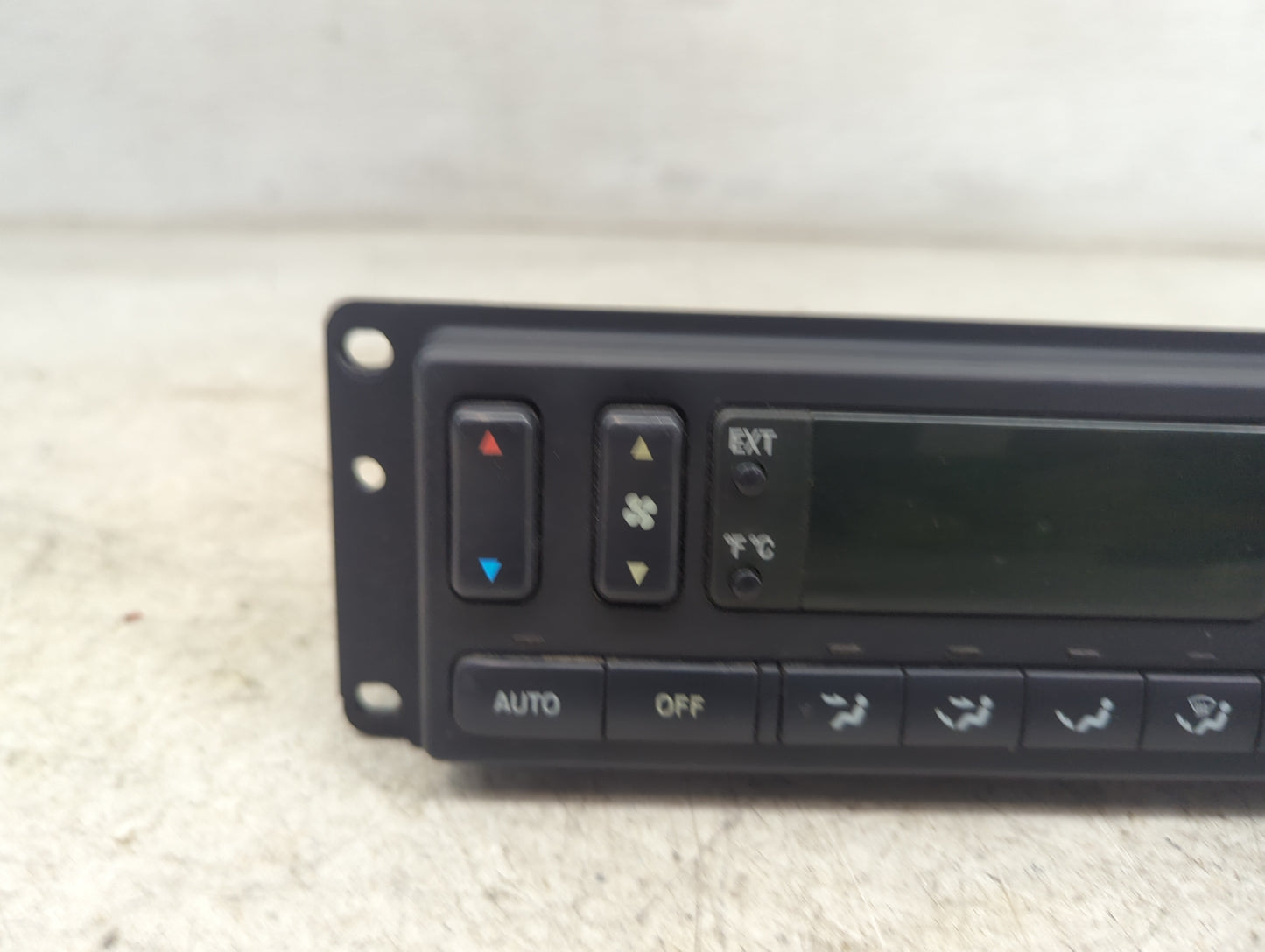 2002-2003 Mercury Mountaineer Climate Control Module Temperature AC/Heater Replacement Fits Fits 2002 2003 OEM Used Auto Par