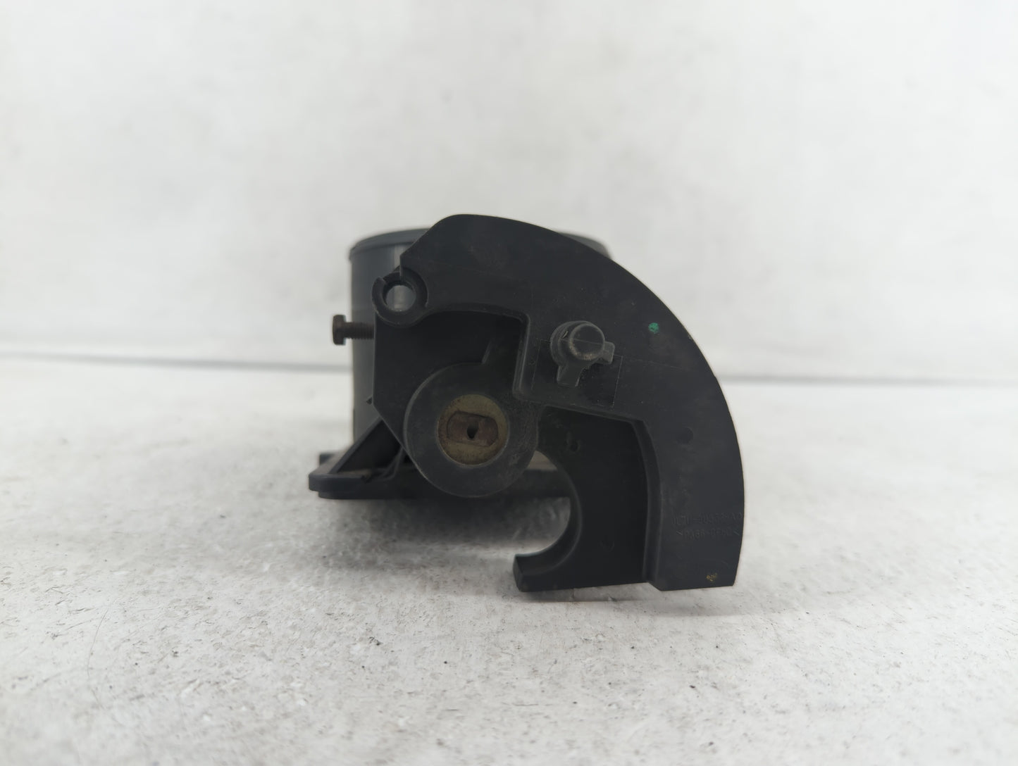 2002-2003 Mercury Mountaineer Throttle Body P/N:1L2U-DB Fits Fits 2002 2003 OEM Used Auto Parts - Oemusedautoparts1.com
