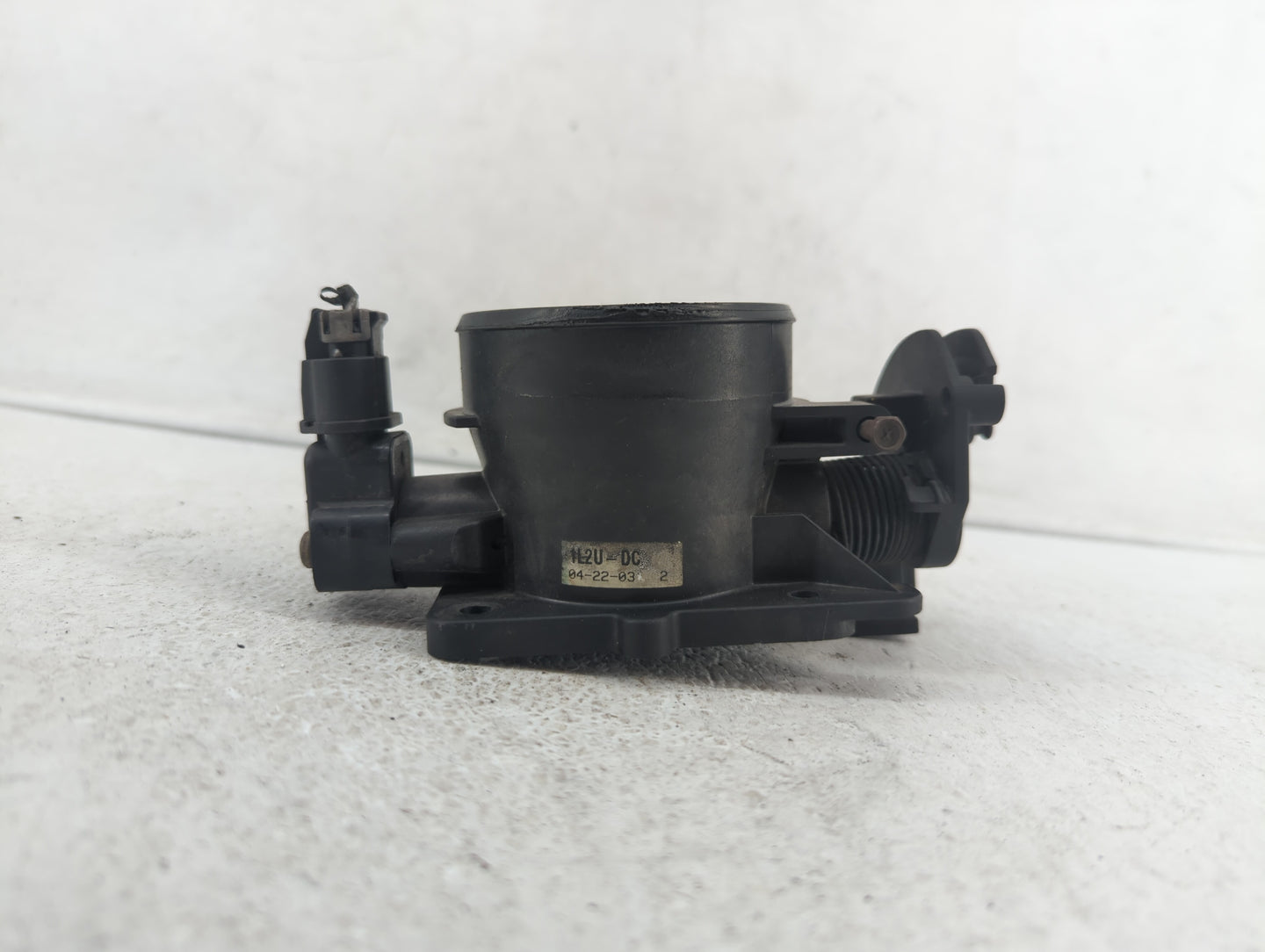 2002-2003 Mercury Mountaineer Throttle Body P/N:1L2U-DB Fits Fits 2002 2003 OEM Used Auto Parts - Oemusedautoparts1.com