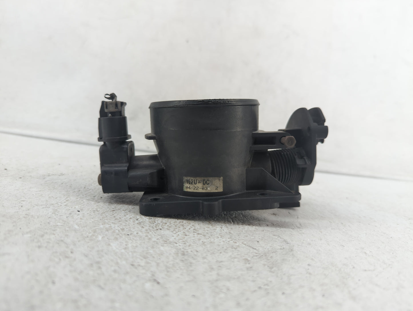 2002-2003 Mercury Mountaineer Throttle Body P/N:1L2U-DB Fits Fits 2002 2003 OEM Used Auto Parts - Oemusedautoparts1.com
