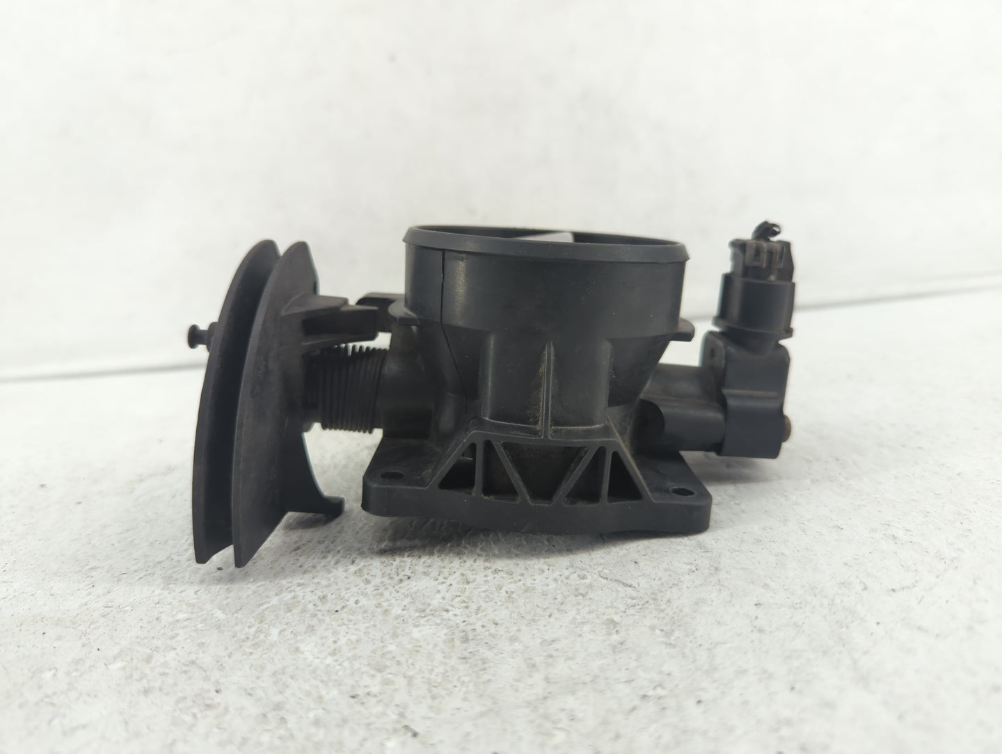 2002-2003 Mercury Mountaineer Throttle Body P/N:1L2U-DB Fits Fits 2002 2003 OEM Used Auto Parts - Oemusedautoparts1.com