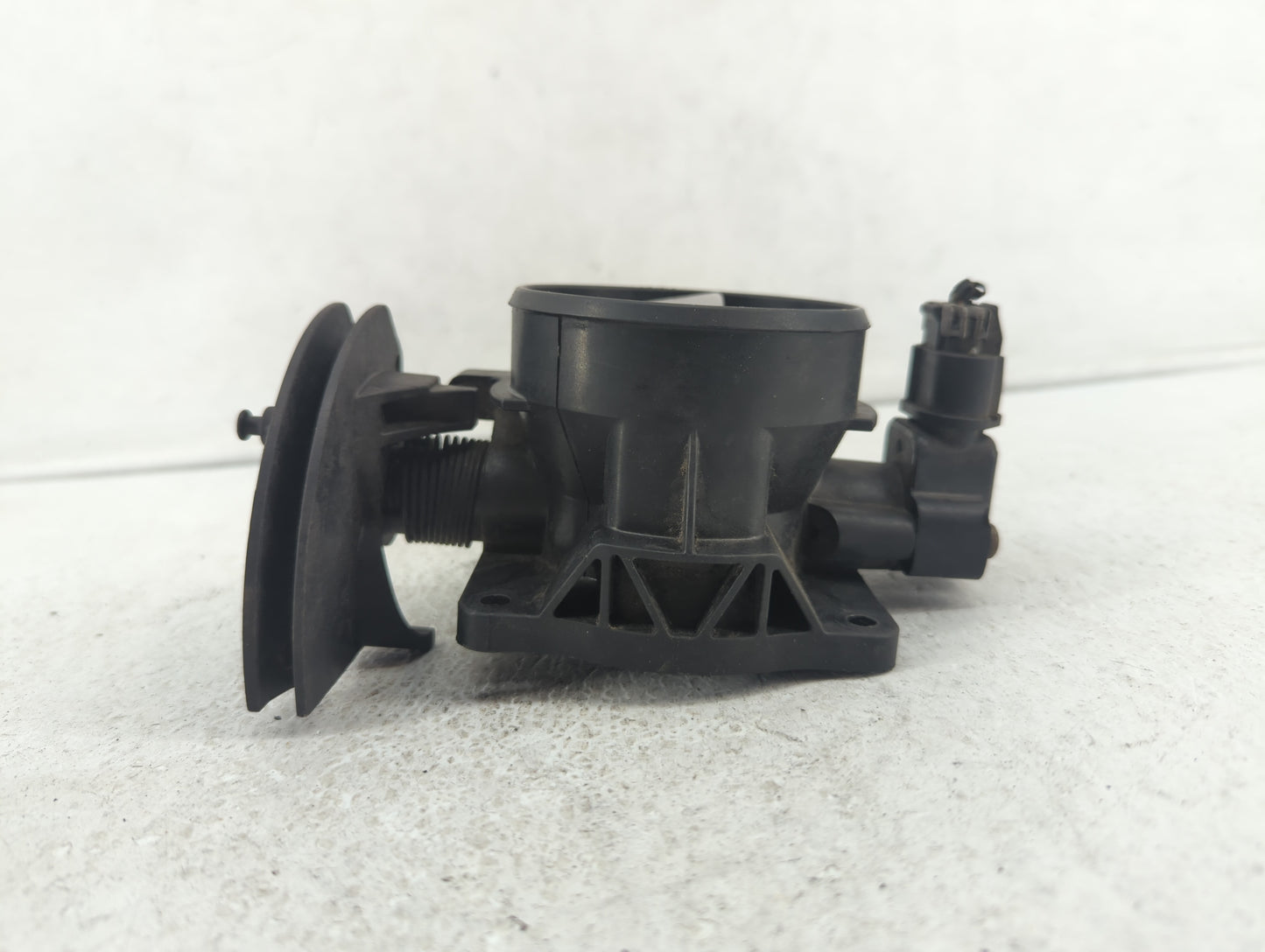 2002-2003 Mercury Mountaineer Throttle Body P/N:1L2U-DB Fits Fits 2002 2003 OEM Used Auto Parts - Oemusedautoparts1.com