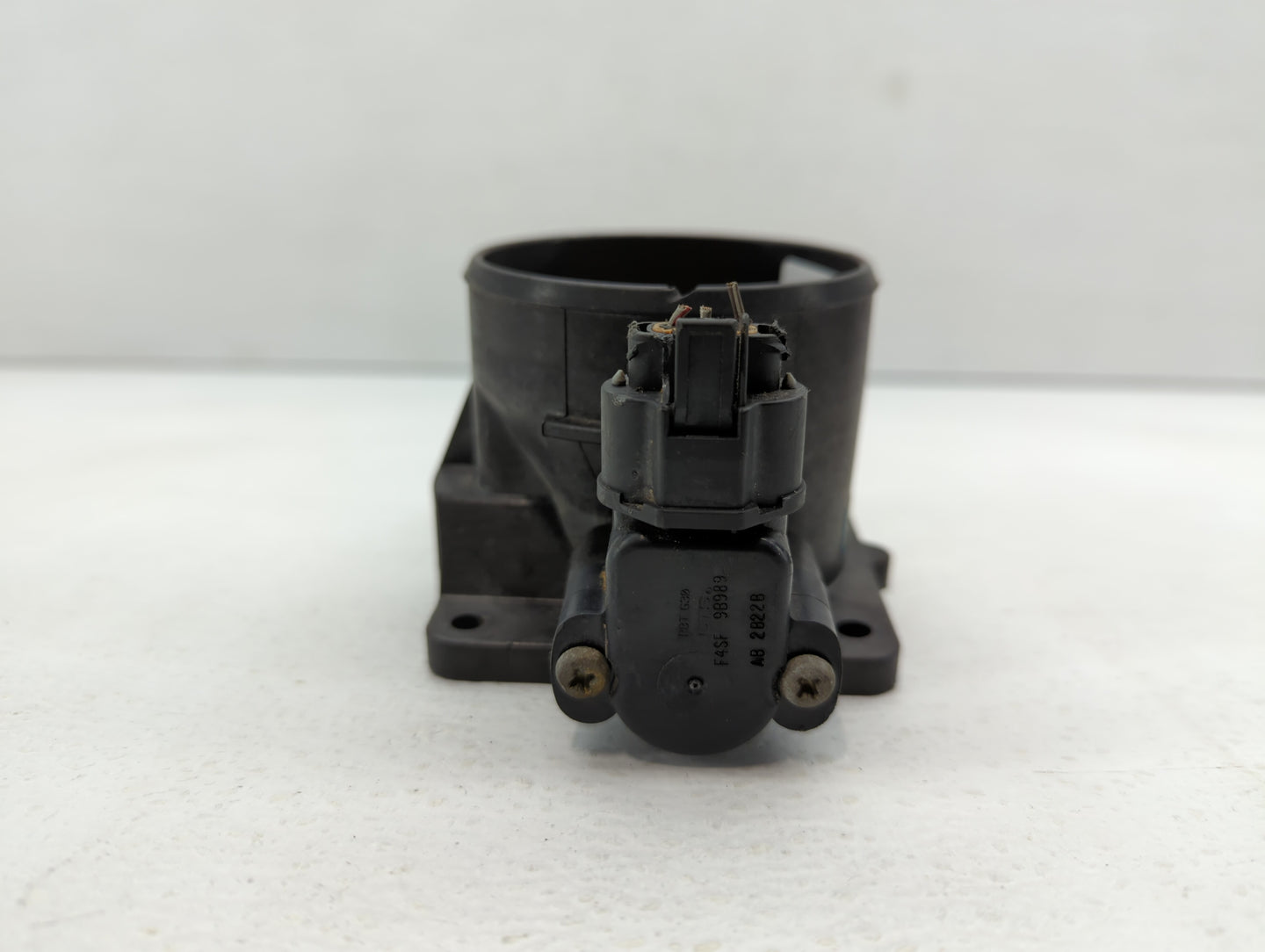 2002-2003 Mercury Mountaineer Throttle Body P/N:1L2U-DB Fits Fits 2002 2003 OEM Used Auto Parts - Oemusedautoparts1.com