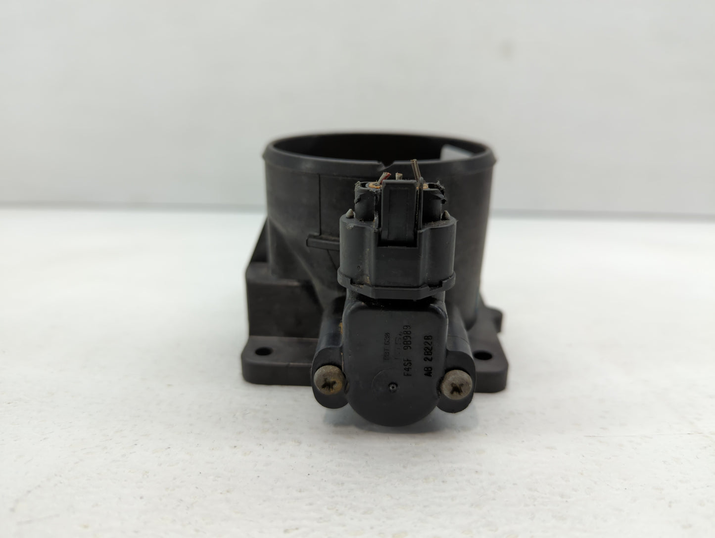 2002-2003 Mercury Mountaineer Throttle Body P/N:1L2U-DB Fits Fits 2002 2003 OEM Used Auto Parts - Oemusedautoparts1.com