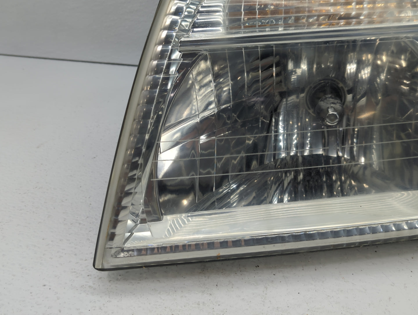 2002-2005 Mercury Mountaineer Driver Left Oem Head Light Headlight Lamp - Oemusedautoparts1.com