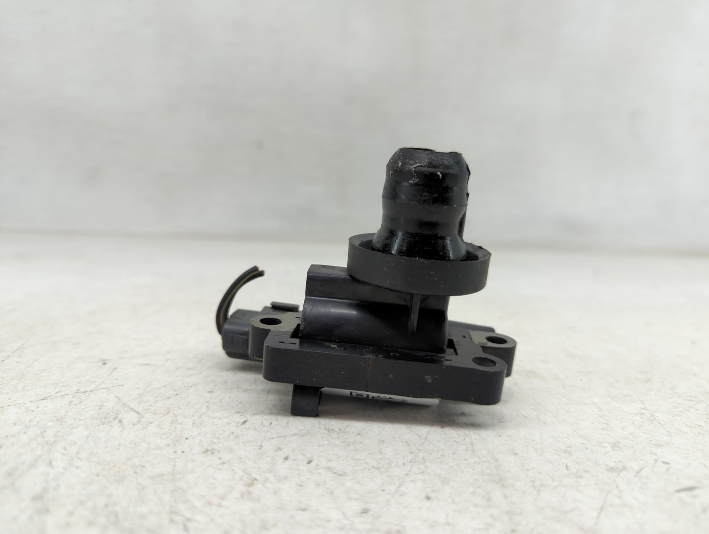 2000-2005 Mitsubishi Eclipse Ignition Coil Igniter Pack - Oemusedautoparts1.com