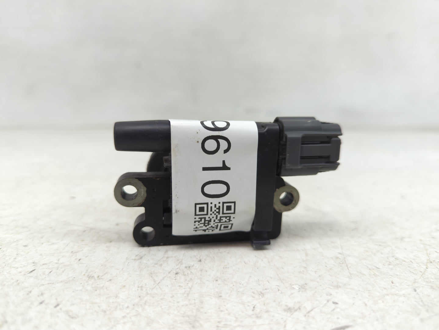 2000-2005 Mitsubishi Eclipse Ignition Coil Igniter Pack - Oemusedautoparts1.com