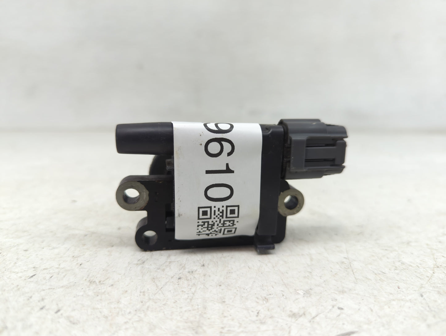 2000-2005 Mitsubishi Eclipse Ignition Coil Igniter Pack - Oemusedautoparts1.com