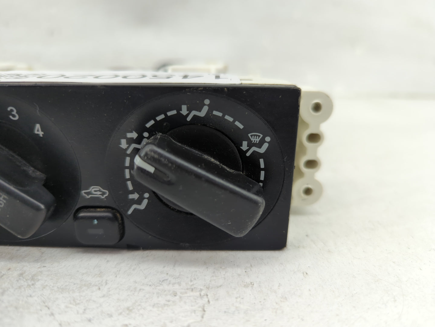 2003-2005 Mitsubishi Eclipse Climate Control Module Temperature AC/Heater Replacement P/N:MR958510 Fits Fits 2003 2004 2005 