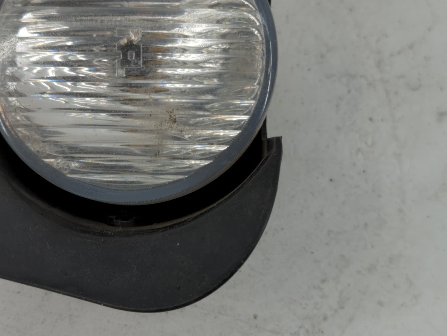 2002-2003 Mitsubishi Galant Passenger Right Oem Fog Light Lamp - Oemusedautoparts1.com
