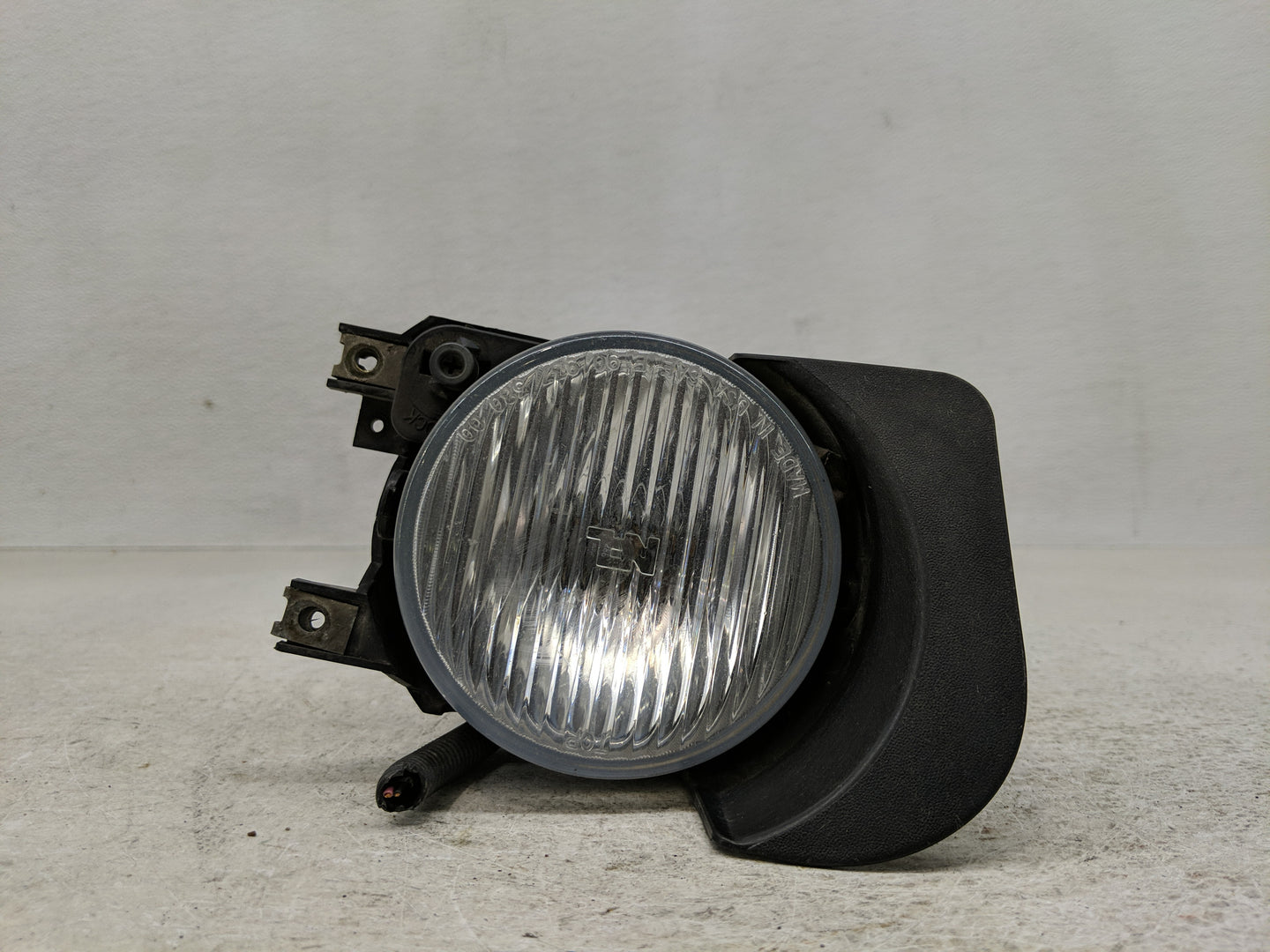2002-2003 Mitsubishi Galant Driver Left Oem Fog Light Lamp - Oemusedautoparts1.com