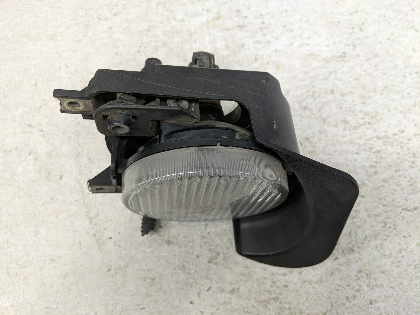 2002-2003 Mitsubishi Galant Driver Left Oem Fog Light Lamp - Oemusedautoparts1.com
