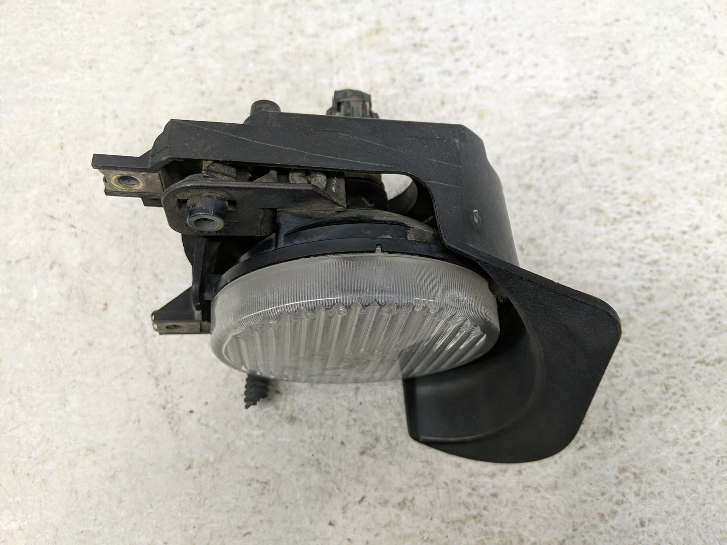 2002-2003 Mitsubishi Galant Driver Left Oem Fog Light Lamp - Oemusedautoparts1.com