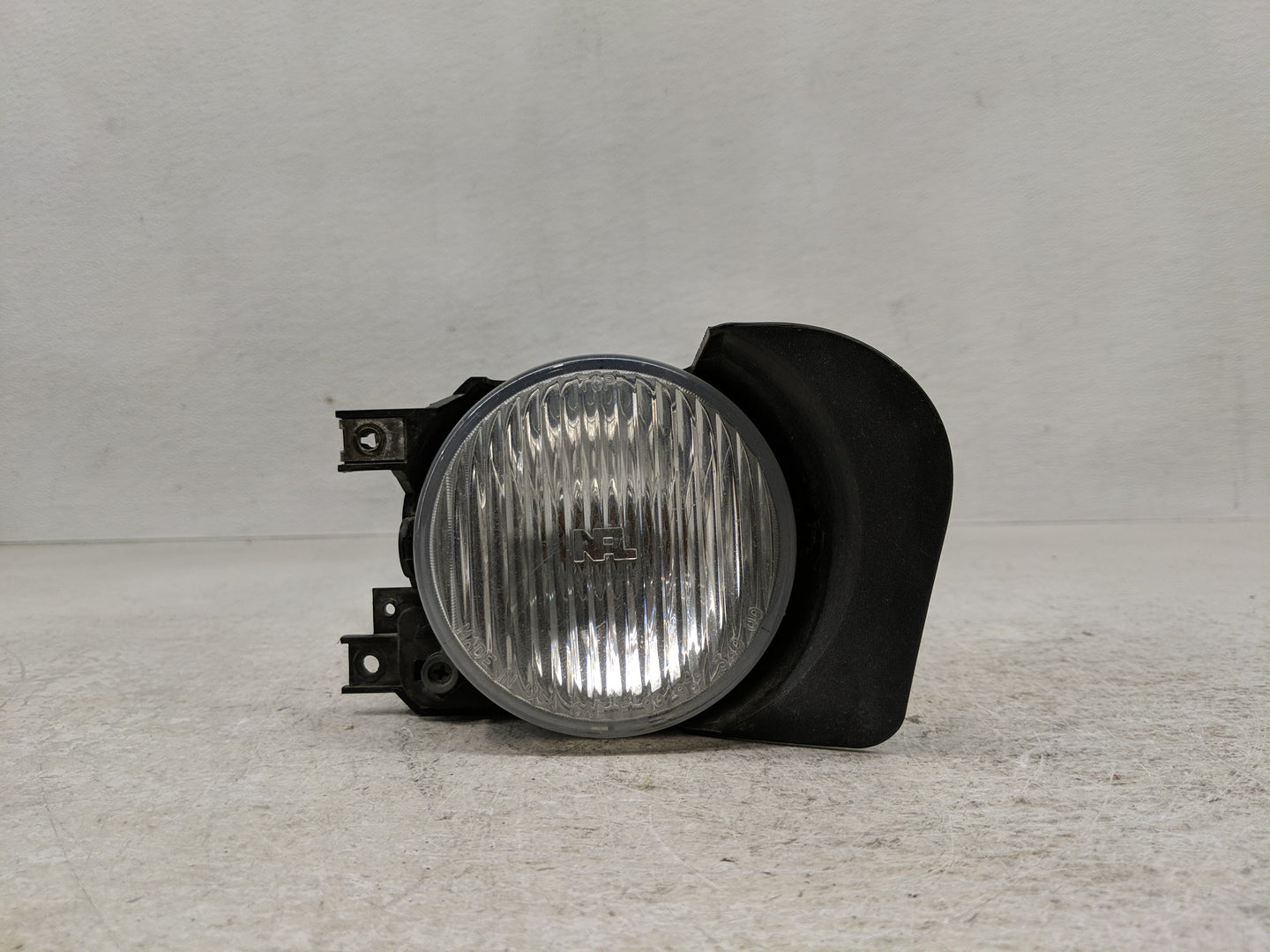 2002-2003 Mitsubishi Galant Passenger Right Oem Fog Light Lamp - Oemusedautoparts1.com