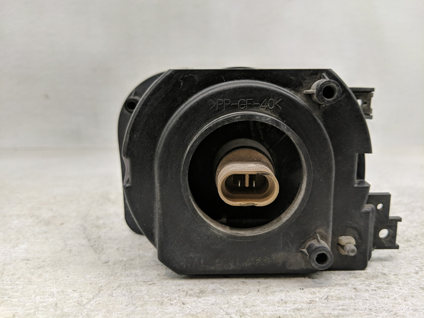 2002-2003 Mitsubishi Galant Passenger Right Oem Fog Light Lamp - Oemusedautoparts1.com