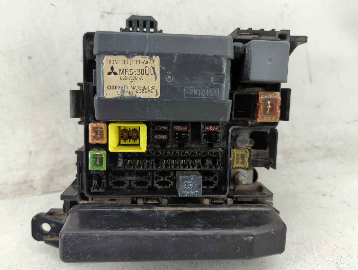 2003 Mitsubishi Galant Fusebox Fuse Box Panel Relay Module P/N:MR563000 G8C-2CSM-A Fits OEM Used Auto Parts - Oemusedautopar