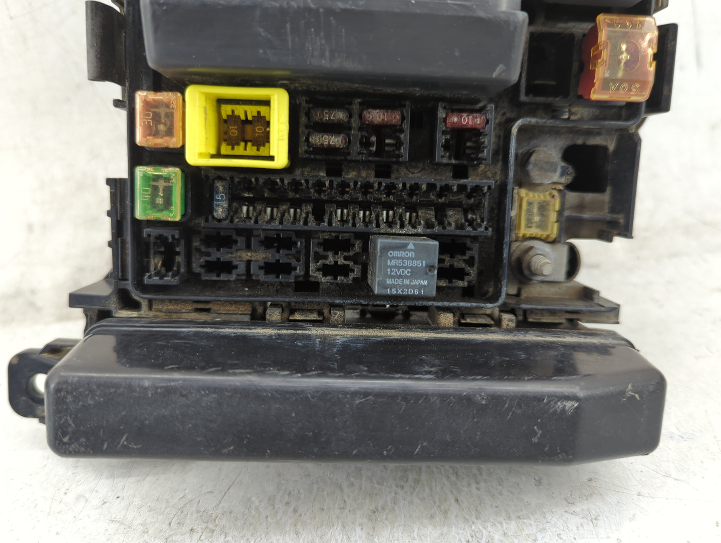 2003 Mitsubishi Galant Fusebox Fuse Box Panel Relay Module P/N:MR563000 G8C-2CSM-A Fits OEM Used Auto Parts - Oemusedautopar