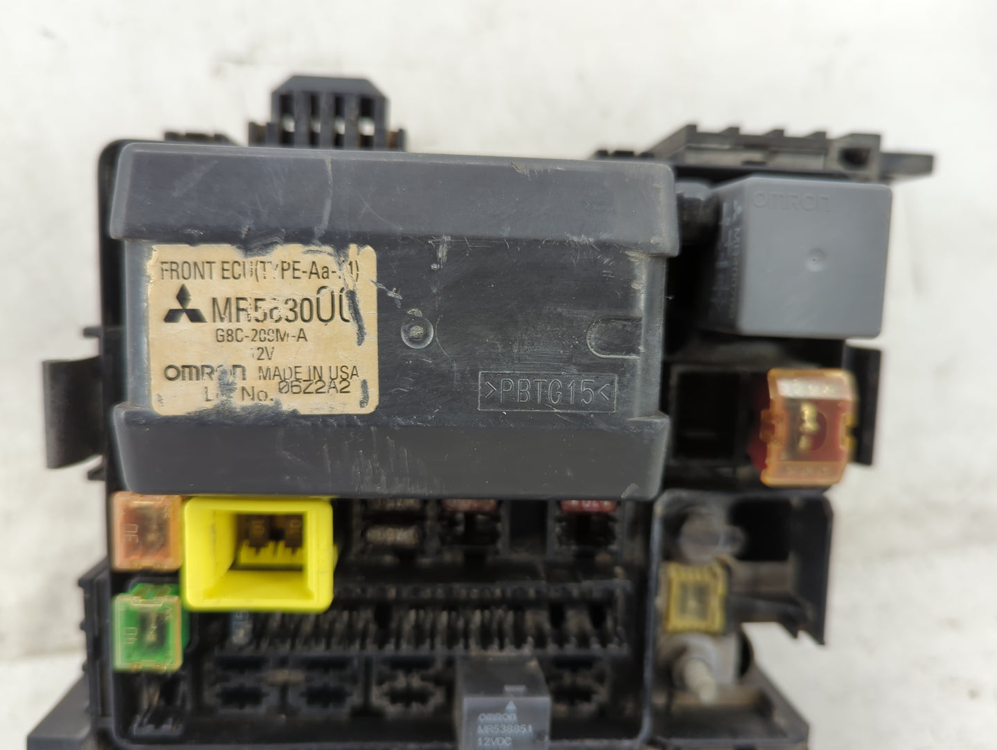 2003 Mitsubishi Galant Fusebox Fuse Box Panel Relay Module P/N:MR563000 G8C-2CSM-A Fits OEM Used Auto Parts - Oemusedautopar