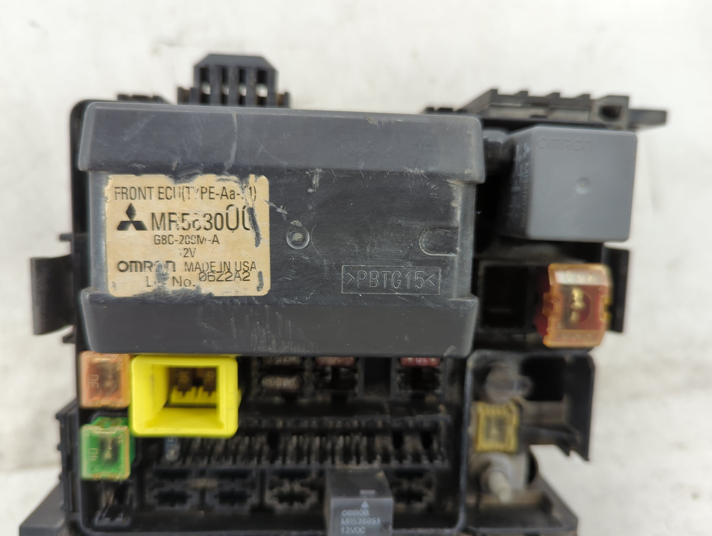2003 Mitsubishi Galant Fusebox Fuse Box Panel Relay Module P/N:MR563000 G8C-2CSM-A Fits OEM Used Auto Parts - Oemusedautopar
