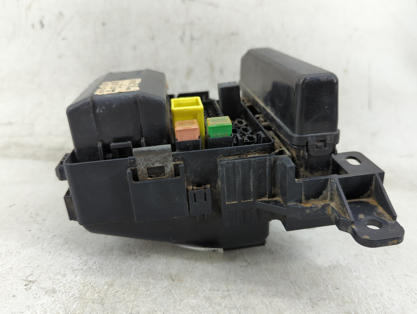 2003 Mitsubishi Galant Fusebox Fuse Box Panel Relay Module P/N:MR563000 G8C-2CSM-A Fits OEM Used Auto Parts - Oemusedautopar