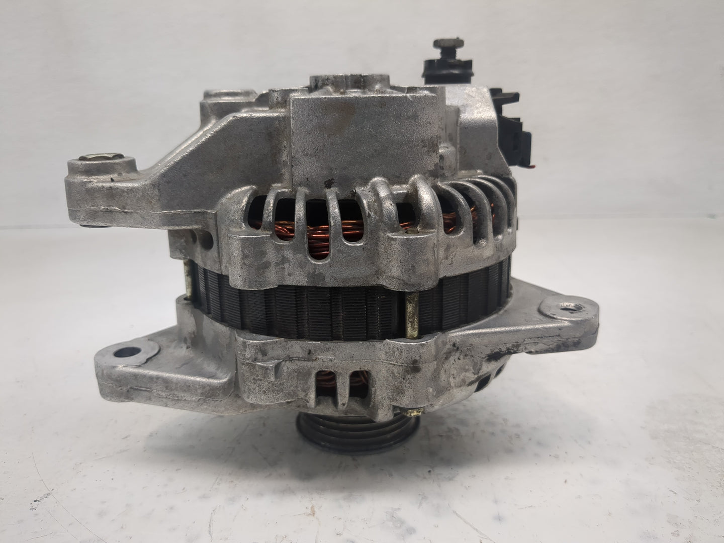 2001-2003 Mitsubishi Montero Alternator Replacement Generator Charging Assembly Engine OEM Fits Fits 2001 2002 2003 OEM Used