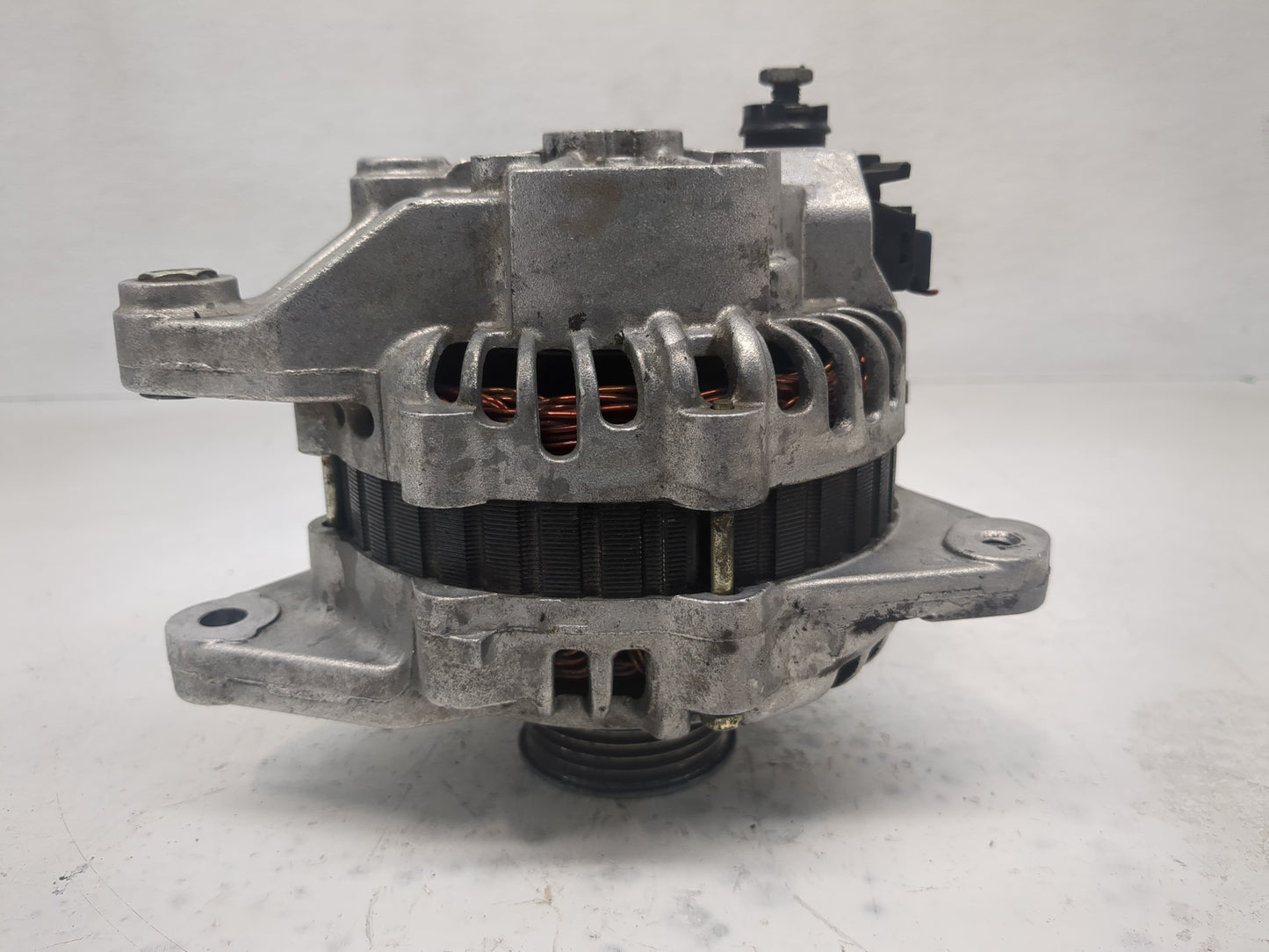 2001-2003 Mitsubishi Montero Alternator Replacement Generator Charging Assembly Engine OEM Fits Fits 2001 2002 2003 OEM Used