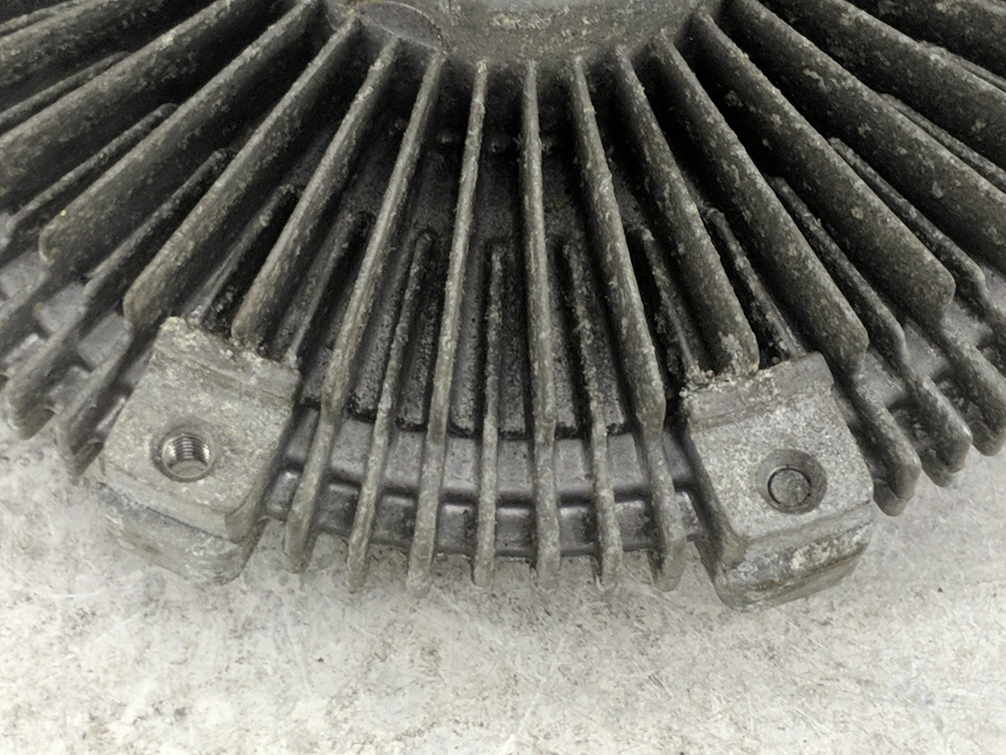 2001-2003 Mitsubishi Montero Radiator Cooling Fan Clutch - Oemusedautoparts1.com