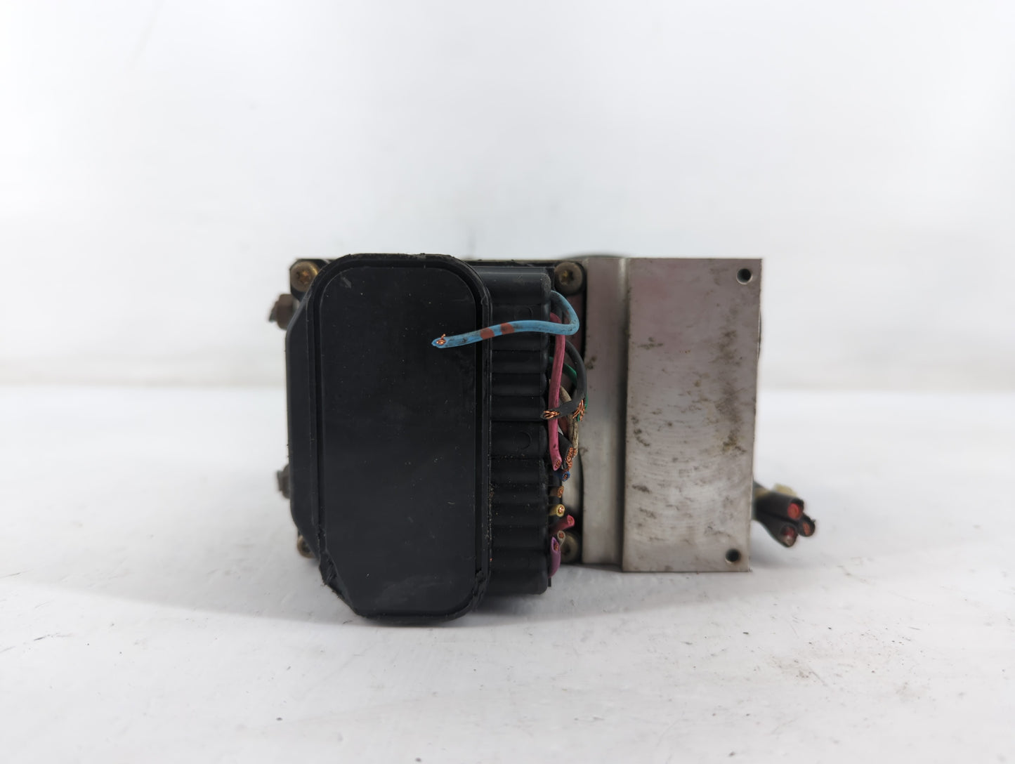 2003 Nissan 350z ABS Pump Control Module Replacement P/N:4F0 614 51 0 265 235 100 Fits OEM Used Auto Parts - Oemusedautopart