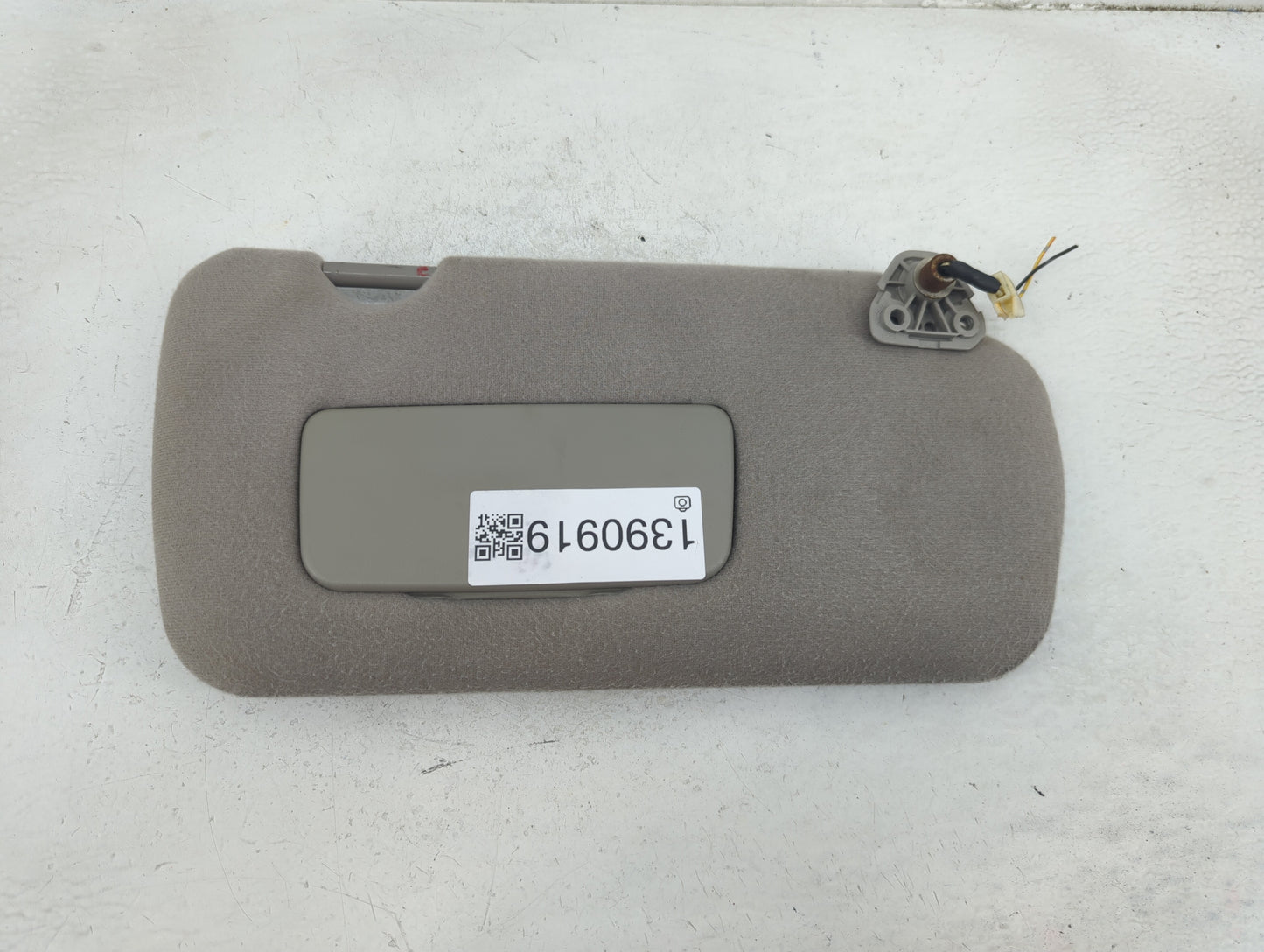 2002-2003 Nissan Altima Sun Visor Shade Replacement Passenger Right Mirror Fits Fits 2000 2001 2002 2003 OEM Used Auto Parts
